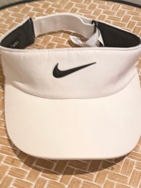 Nike Classic Athletic Visor